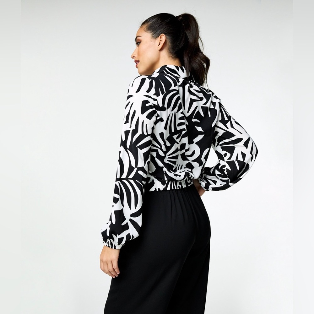 NWT INTEMPO Twist Front Crop Shirt Size XS - Picture 3 of 8